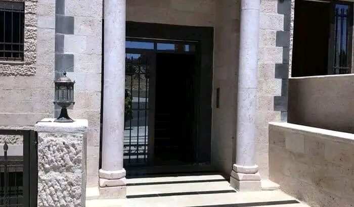 شقة طابق ثالث جديد في جبيهة