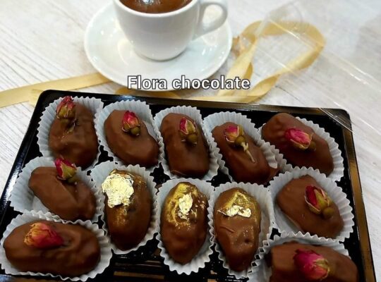 متاح للطلب .. 
تمر محشي مكسرات  مغطى بالشوكول