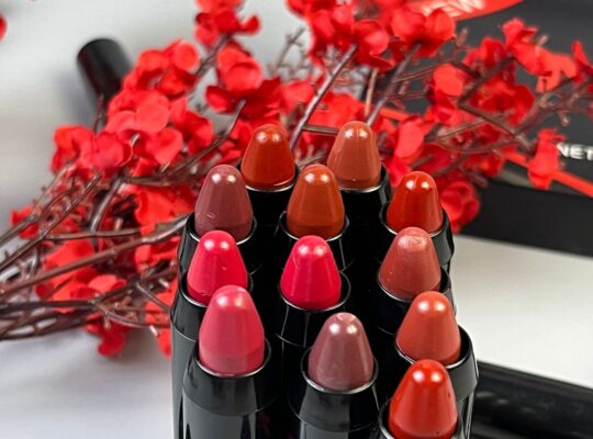 MATTE LIPSTICK PENCIL 💄 
من ماركة MORPHE