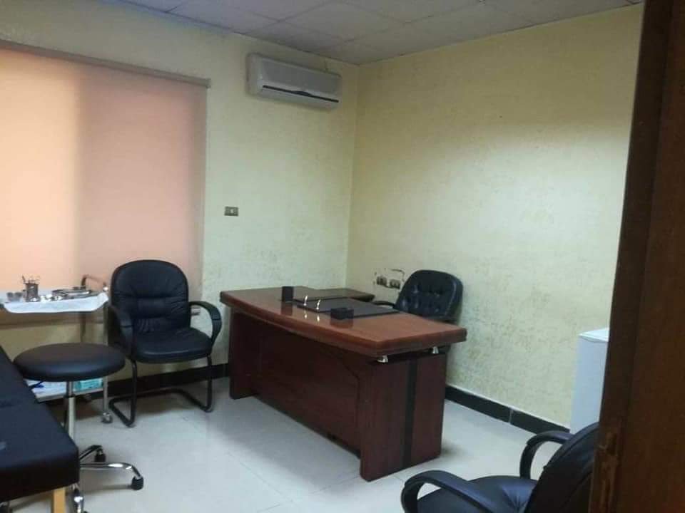 مكتب للبيع بجانب مستشفى ابن الهيثم مع العفش